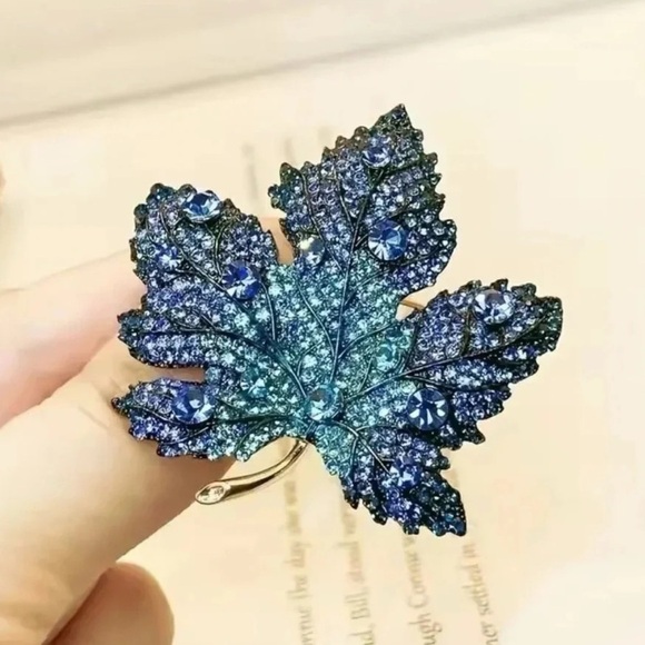 Red Maple Leaf Blue Crystal Brooch - Picture 8 of 8